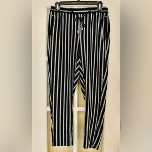 Women’s casual fun baggy pants, size Medium